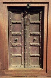 Agra;-Anneaux;-Architecture;-Bois;-Cadenas;-Clous;-Détail;-Fort-dAgra;-Grès-rouge;-Inde;-Kaleidos;-Kaleidos-images;-La-parole-à-limage;-Lal-Qila;-Moghols;-Patine;-Patrimoine-de-lHumanité;-Porte;-Stories-Pictures;-Tarek-Charara;-UNESCO;-Uttar-Pradesh